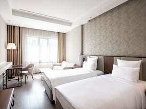 1 bedroom, premium bedding, minibar, in-room safe