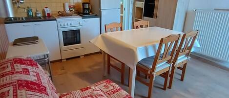 冰箱、微波炉、烤箱、炉灶