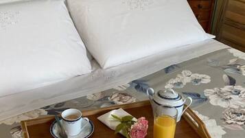 1 bedroom, desk, travel cot, free WiFi