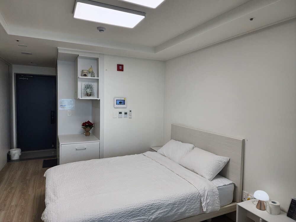 Fresh Look at Direct Wide Ocean View With Balcony On The 17Th Floor