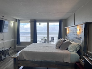 1 bedroom, iron/ironing board, free WiFi, bed sheets - Beachfront Escape you need, Relax in the adorable condo overlooking the ocean and pool. With a cute kitchenette, relaxing living area, smart TVs, and thoughtful touches throughout, it’s the perfect blend of comfort and relaxation. (Daytona Beach)
