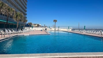 Et oppvarmet basseng