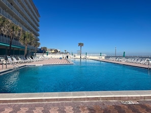 A heated pool - Beachfront Escape you need, Relax in the adorable condo overlooking the ocean and pool. With a cute kitchenette, relaxing living area, smart TVs, and thoughtful touches throughout, it’s the perfect blend of comfort and relaxation. (Daytona Beach)