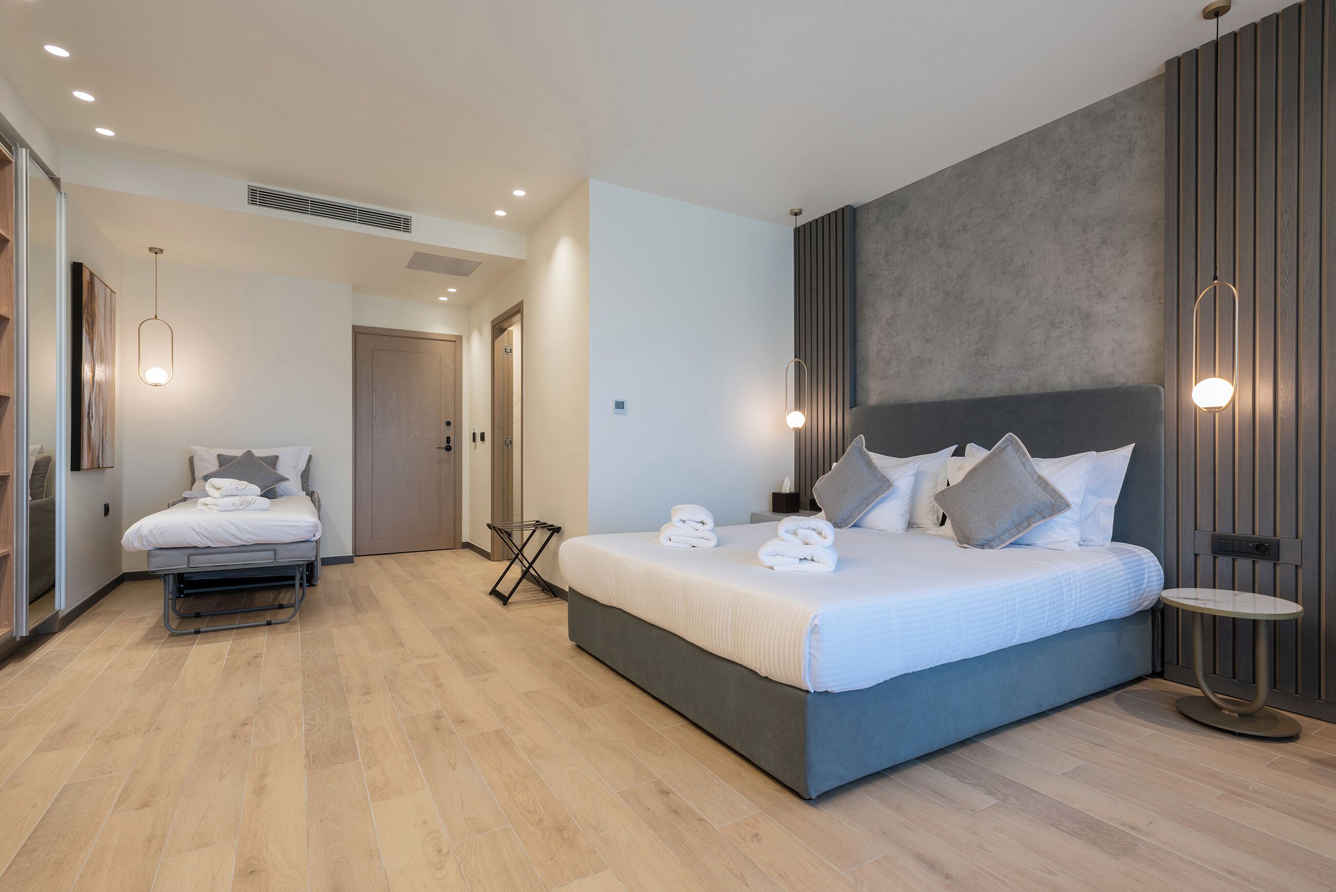 Minibar, caja de seguridad en la habitación y cortinas blackout 