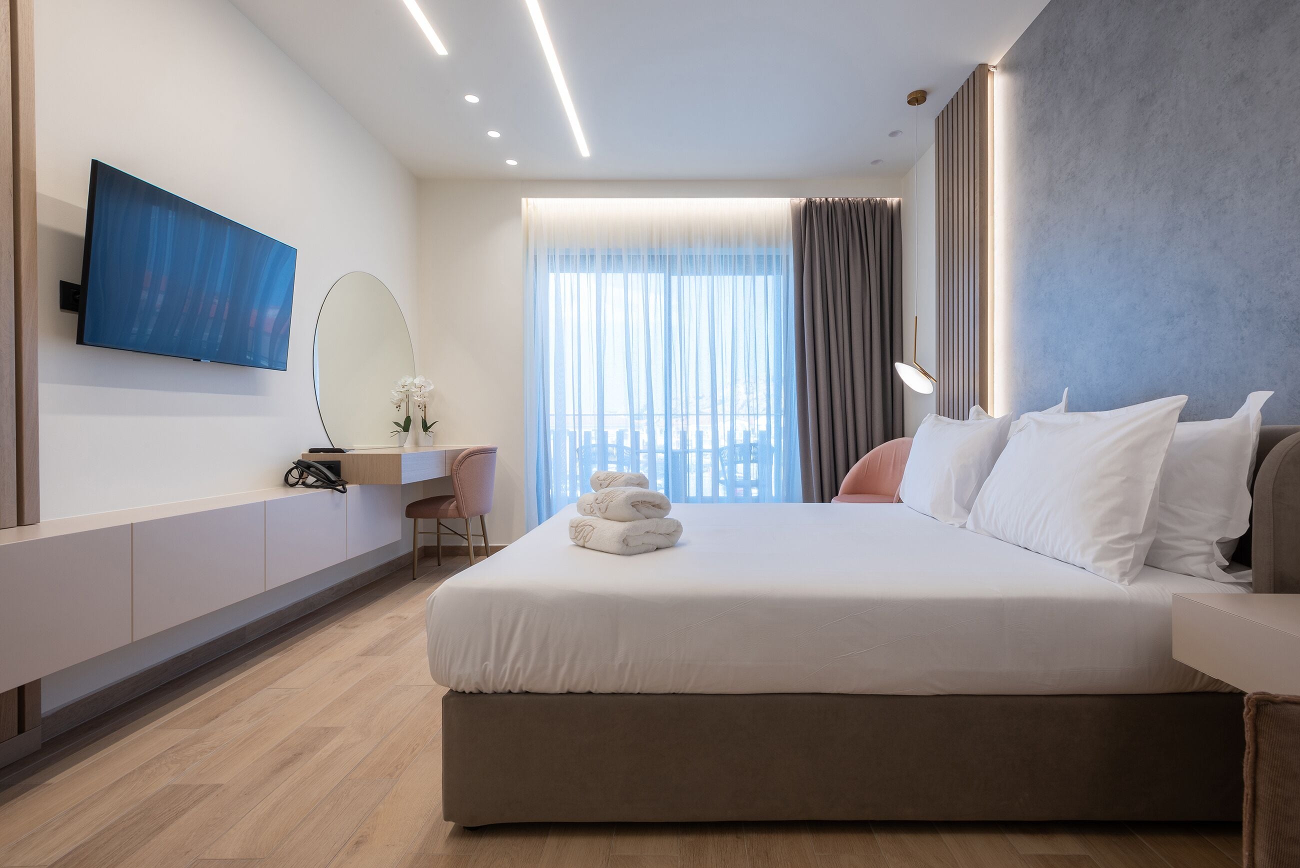 Suite Deluxe | Minibar, caja de seguridad en la habitación y cortinas blackout 