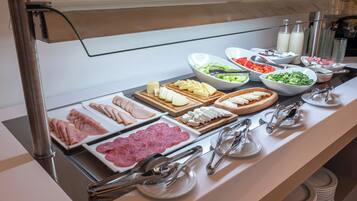 Free daily continental breakfast