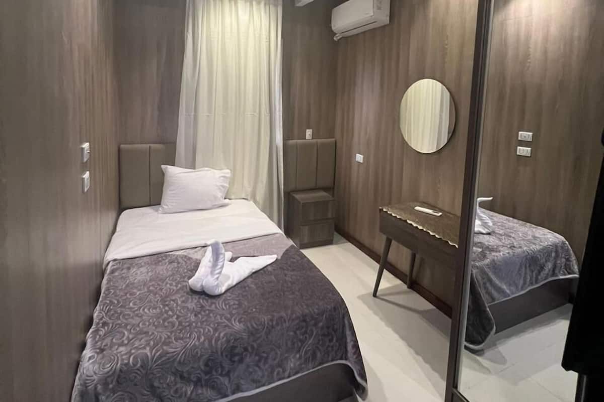 Deluxe Single Room | Minibar, free WiFi, bed sheets