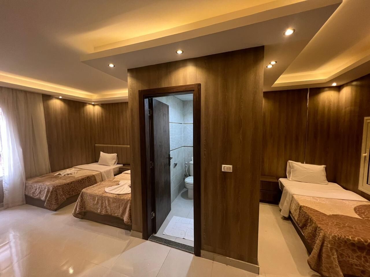 Photo - Rotana Palace Suites