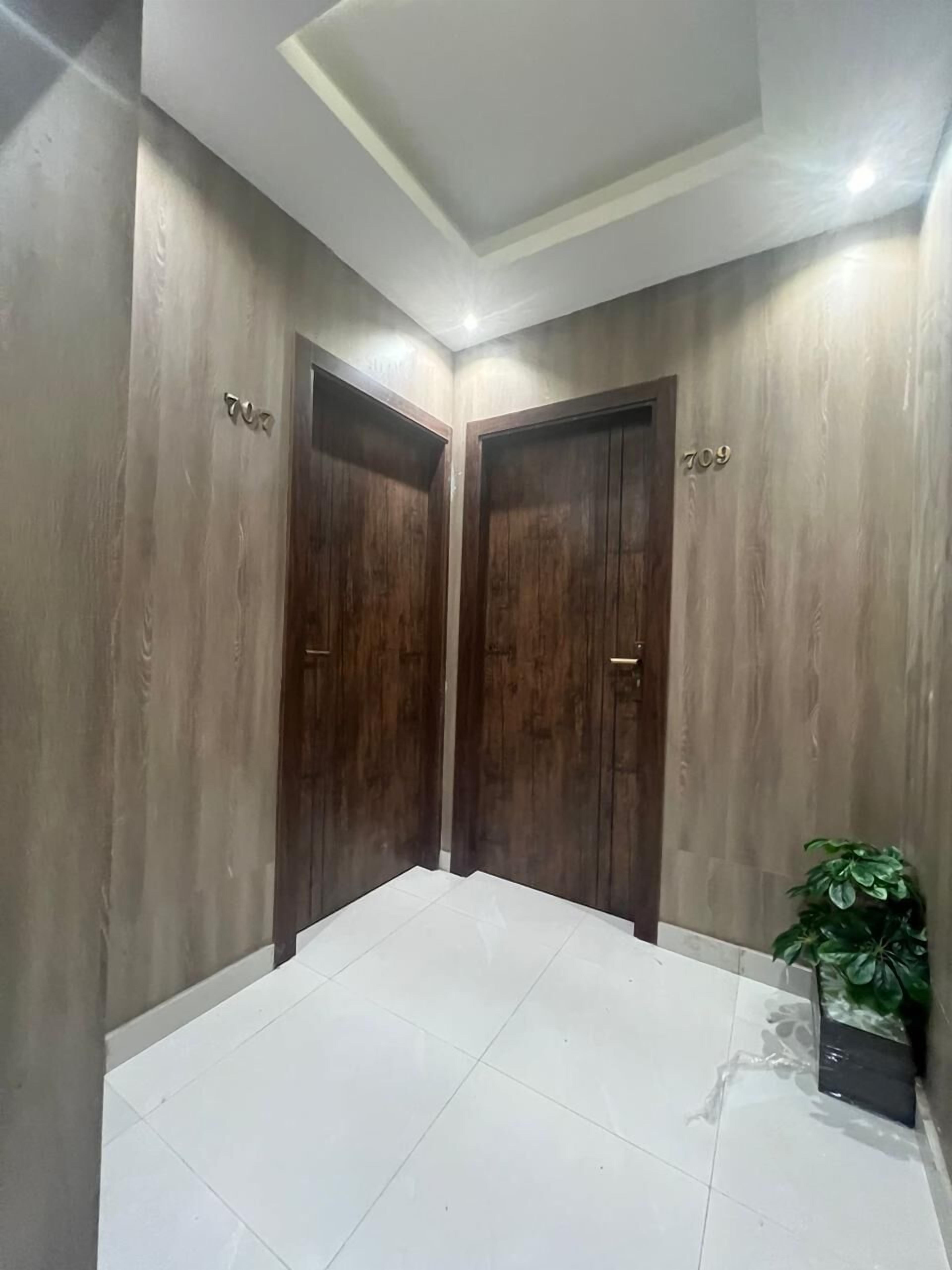 Photo - Rotana Palace Suites