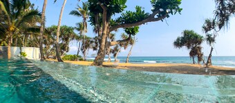Naomi Beach Resort