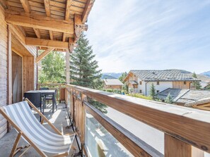 Outdoor dining - Central apartment, pets allowed, near ski slopes (Huez)