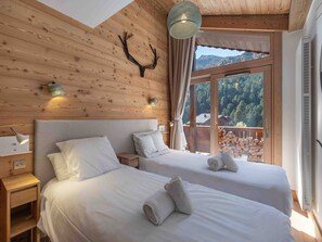 3 室のベッドルーム、WiFi (無料)、ベッドシーツ