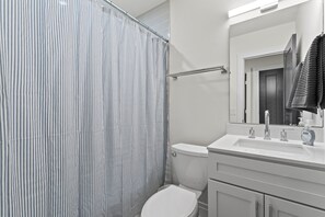 Signature Condo, 3 Bedrooms | Bathroom | Free toiletries, hair dryer, towels, soap - West Taylor Run Hotel (Alexandria)