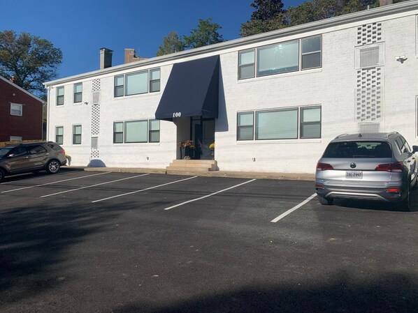 Free self parking - West Taylor Run Hotel (Alexandria)