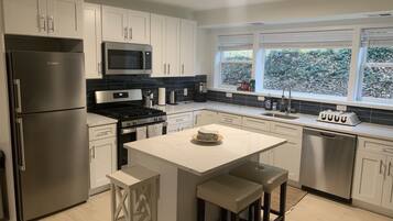 Signature Condo, 2 Bedrooms | Private kitchen | Fridge, microwave, oven, stovetop