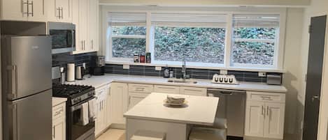 Apartamento Signature, 2 habitaciones | Servicio de comidas en la habitación