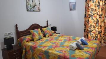 1 slaapkamer, een strijkplank/strijkijzer, gratis wifi, beddengoed
