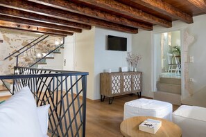 TV, offices - Iosifinas Boutique House (Chania)