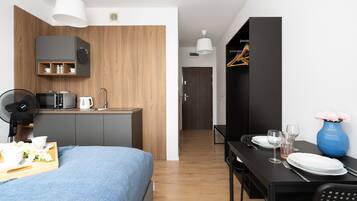 Iron/ironing board, WiFi, bed sheets