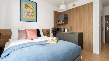 Iron/ironing board, WiFi, bed sheets