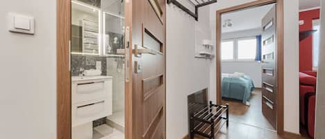 1 bedroom, desk, iron/ironing board, WiFi