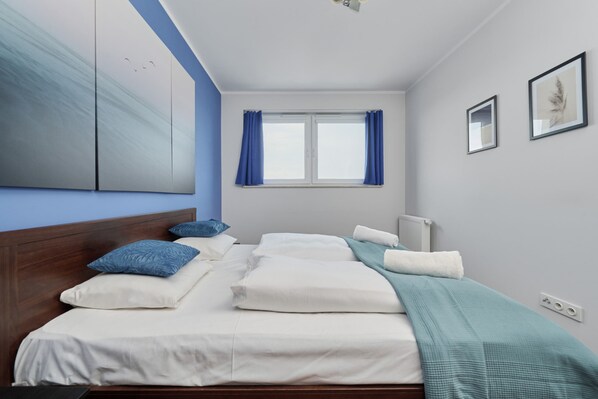 1 bedroom, desk, iron/ironing board, WiFi