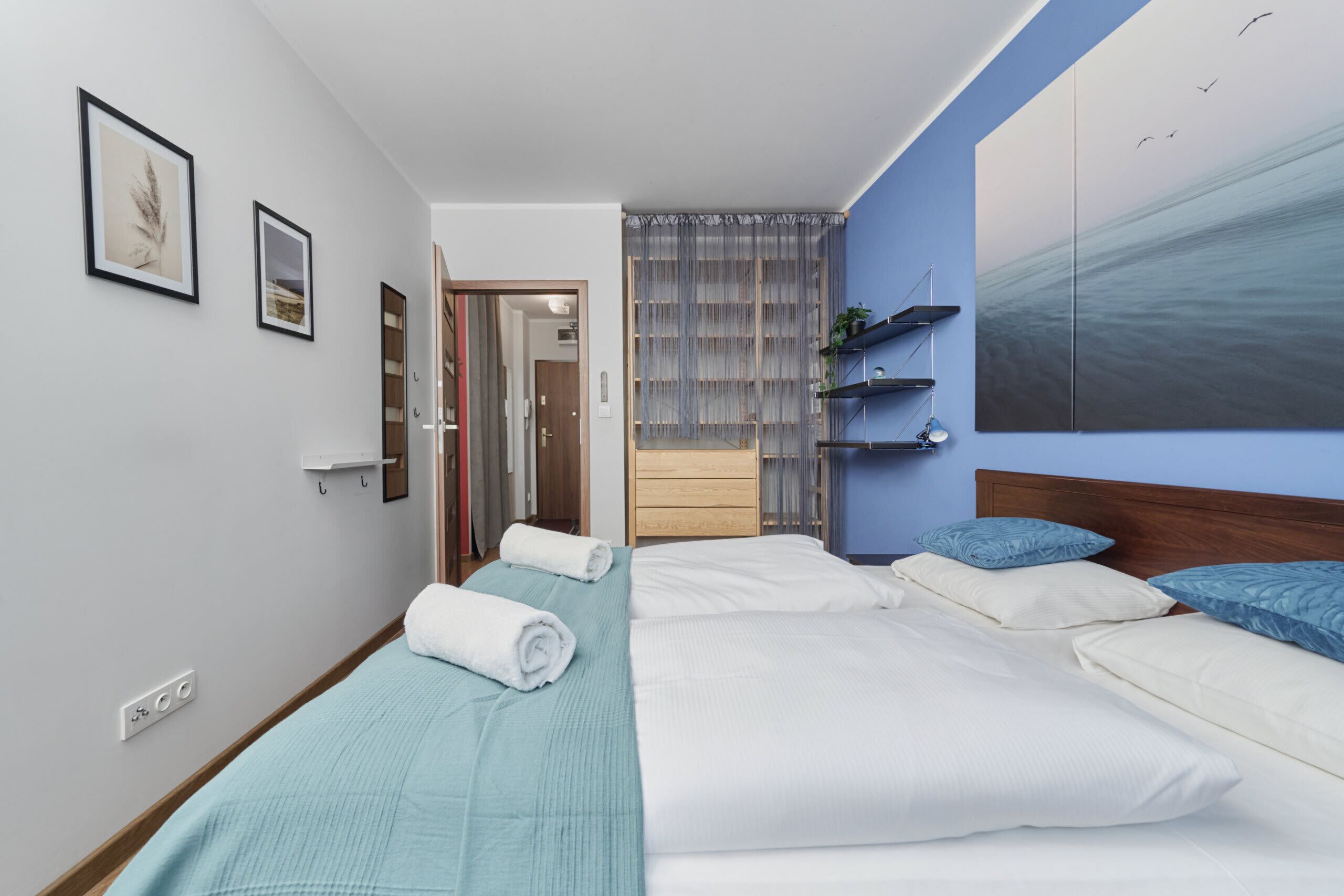 1 slaapkamer, een bureau, een strijkplank/strijkijzer, wifi