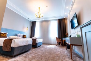 Kamar Deluks | Seprai premium, brankas, tirai kedap cahaya, dan kedap suara