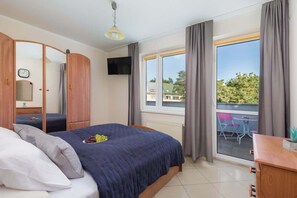 1 bedroom, iron/ironing board, WiFi, bed sheets