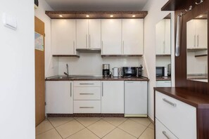 Fridge, microwave, stovetop, coffee/tea maker