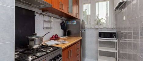Fridge, microwave, oven, stovetop