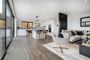 Smart-TV, peis og stereoanlegg