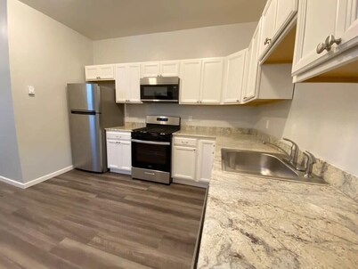 Double Play Apt 2 - All Star Baseball Rentals