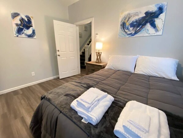 5 bedrooms, desk, iron/ironing board, WiFi