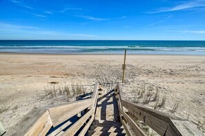 Beach nearby - Dogs are Allowed at Into The Mystic (Surf City)
