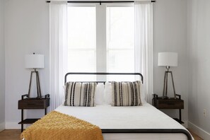 3 chambres, coffres-forts dans les chambres, bureau