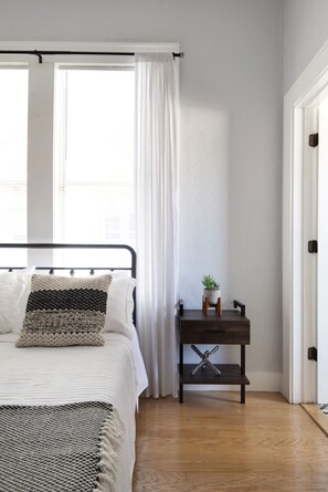 3 chambres, coffres-forts dans les chambres, bureau