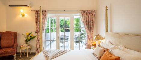 5 bedrooms, iron/ironing board, WiFi, bed sheets