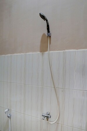 Standard Single Room | Bathroom | Shower, soap - OYO Life 92925 Kost Bu Mala 2 Syariah (Sukorejo)