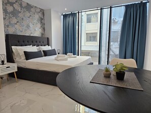 1 bedroom, soundproofing, iron/ironing board, free cots/infant beds - Nikis 20 Suites (Athens)