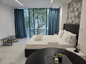 1 bedroom, soundproofing, iron/ironing board, free cots/infant beds - Nikis 20 Suites (Athens)