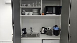 高级套房 | 私人厨房 | 意式浓缩咖啡机、茶具/咖啡用具、大冰箱、微波炉