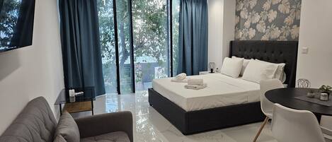 1 غرفة نوم وتجهيزات عازلة للصوت ومكواة/لوح كي وأسرّة أطفال/رضّع (مجانًا)