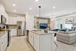 Fridge, microwave, stovetop, dishwasher