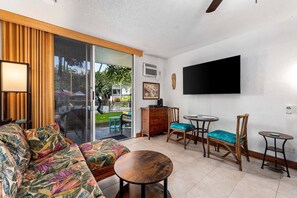 Smart TV - Kona Islander Hawaiian Style Poolside (Kailua-Kona)