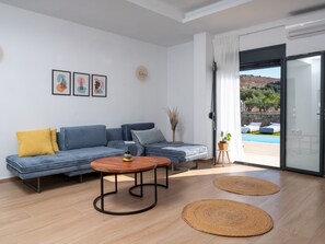 Smart TV, fireplace, stereo - Smaris Collection luxury villas / Villa Helia (Malia)