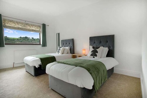Chic 2 Bed Home Near Durham City with Free Parking