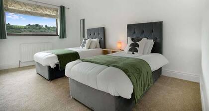 Chic 2 Bed Home Near Durham City with Free Parking