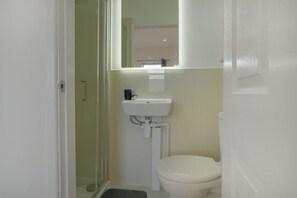 Badewanne, Haartrockner, Shampoo