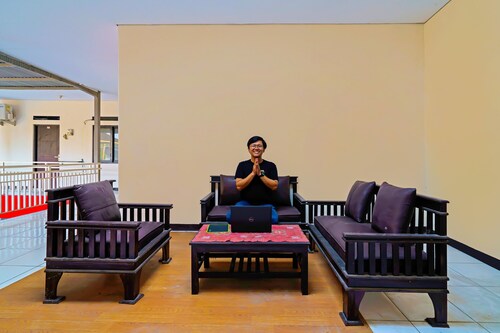 OYO Life 92641 Guest House Palinggihan Ii